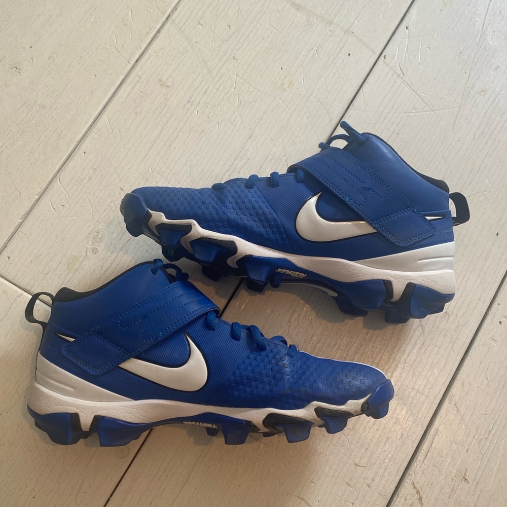 Nike fast flex trout cleats (baseball or football) used for one season. Size 8